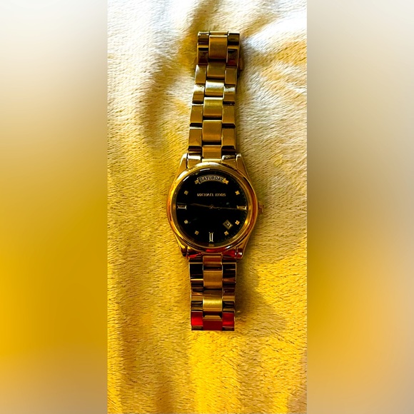 Authentic Used Michael Kors watch new battery needed - Picture 2 of 3